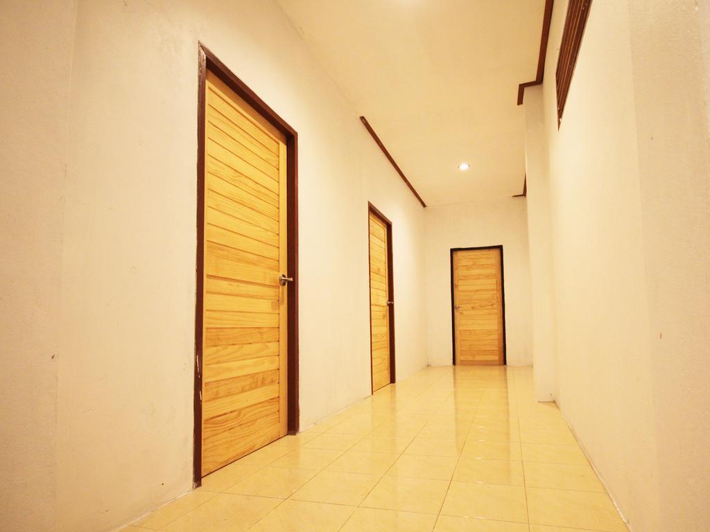 Indy Home Guesthouse كو بانغان الغرفة الصورة